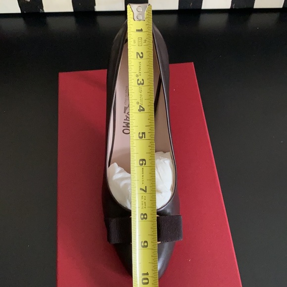 Salvatore Ferragamo Women's Pumps Sz 9 - Picture 10 of 12